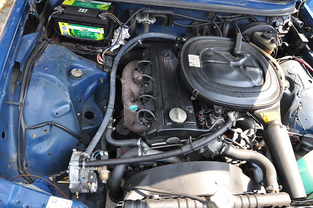 Mercedes-Benz M102 engine with LPG setup