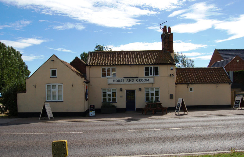 Wrentham. London Road. Horse and Groom Pub (2)