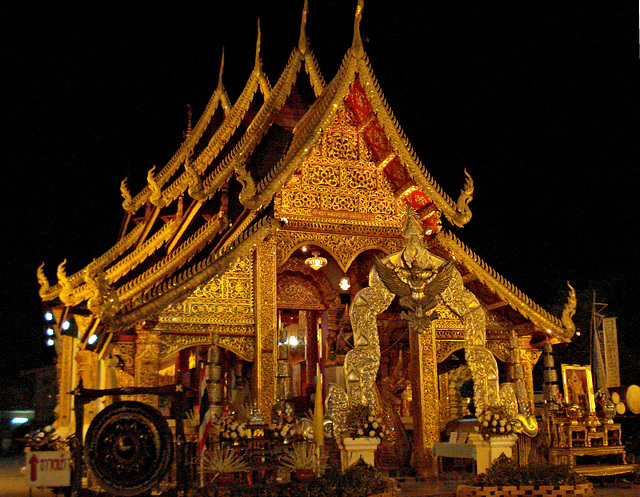 Wat Sri Suphan at night