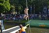 Leidens Ontzet 2013 – Fierljeppen – Holding on