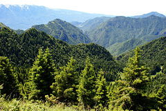 Blick vom Passo Tremalzo zum Monte Baldo (links hinten) und nach Tremosine. ©UdoSm