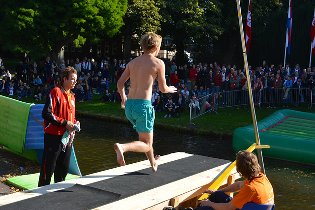 Leidens Ontzet 2013 – Fierljeppen – The ﬁnal approach