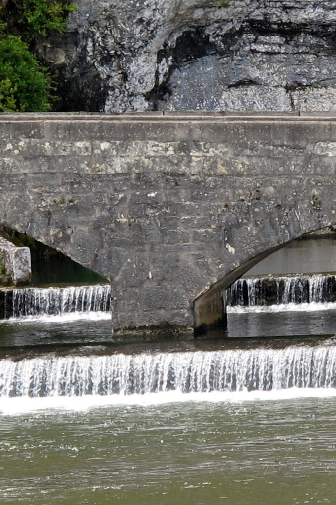 Au bord du Lot, vers le pont Valentré (Cahors, Lot, France)