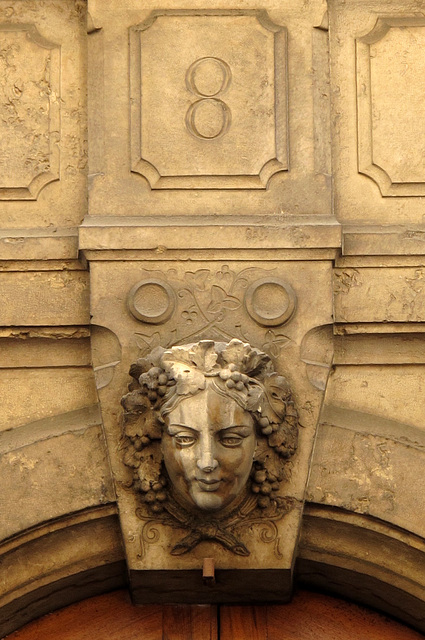 Haut de fronton (Quartier de la Presqu'Ile à Lyon) (France, Europe)