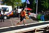 Leidens Ontzet 2013 – Fierljeppen – Demonstration jump