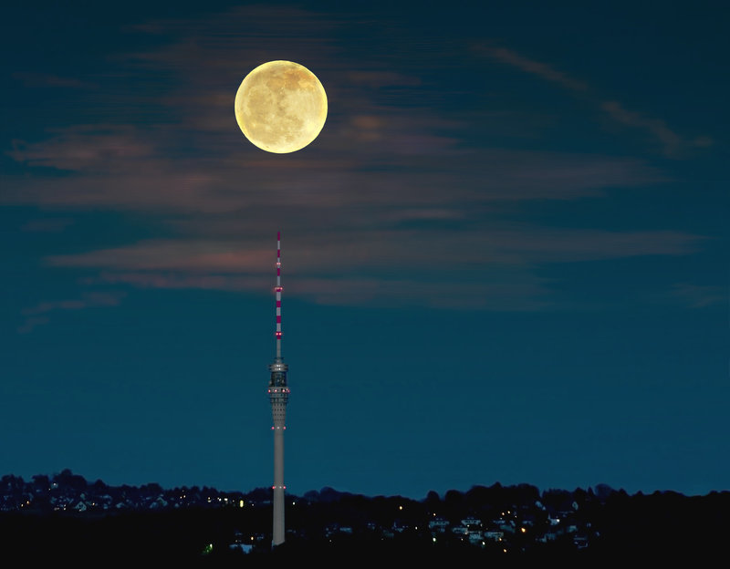 Orange Moon oder Knopf auf Spitz