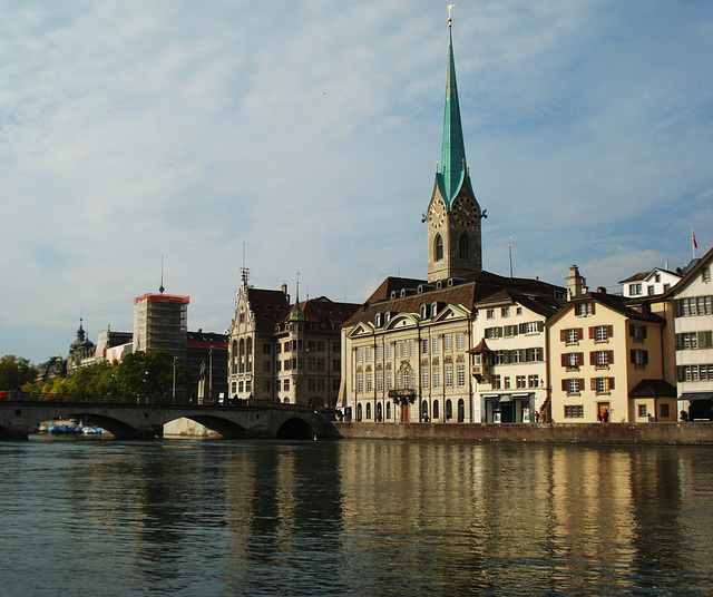 Limmat und Altstadt mit Fraumünster