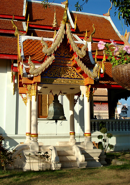 Wat Phra Singh, Viharn Luang, little belfry