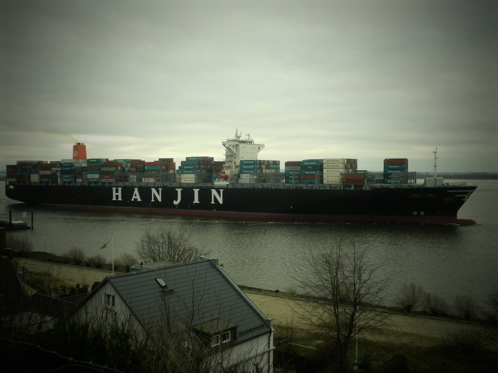 Containerschiff  HANJIN  HARMONY auslaufend Hamburg