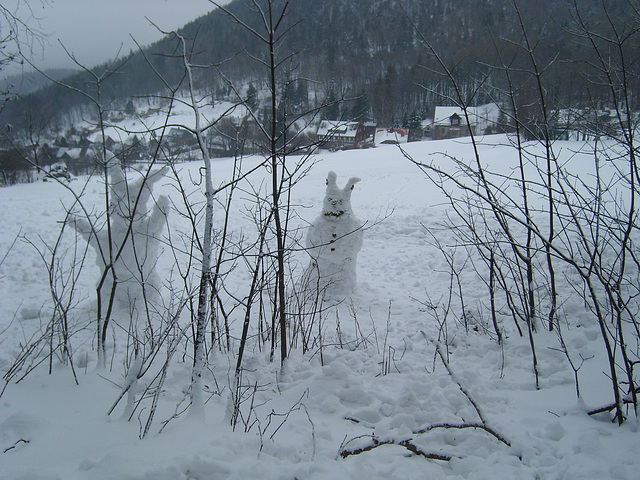 Osterhasen im Schnee