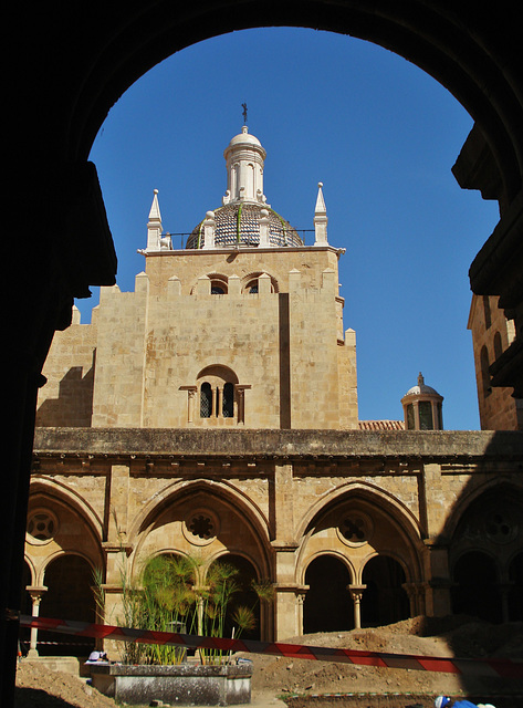 Sé Velha, cloister