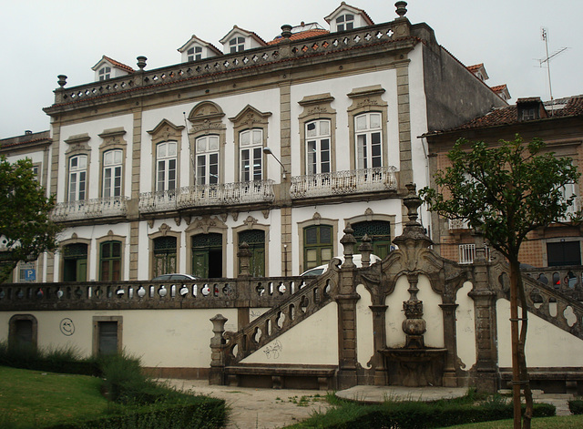 Praça Mouzinho de Albuquerque