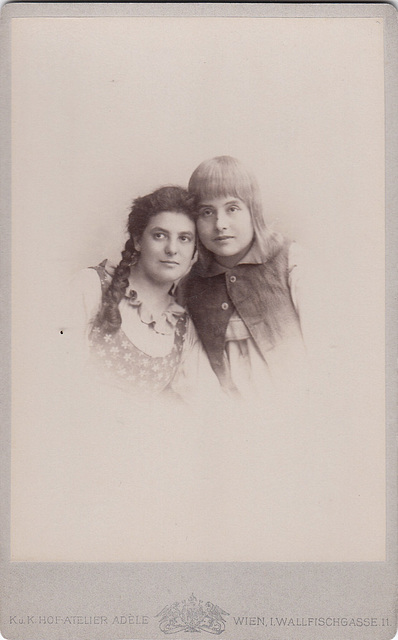 Marie Renard and Paula Mark by Adèle (6)