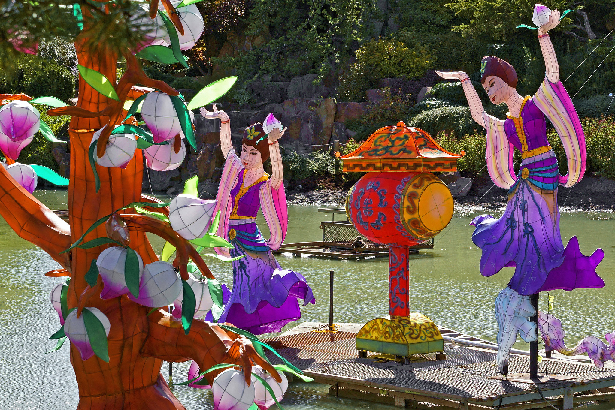 Women Dancing – Botanical Garden, Montréal, Québec