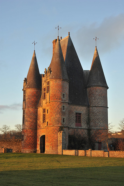 Châtelet d'entrée du château de Carrouges