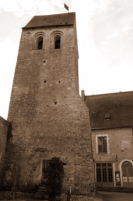 Tour St-Pierre de Parcé-sur-Sarthe