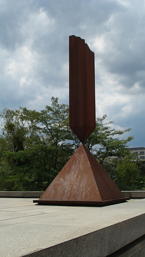 Barnett Newman: Broken Obelisk (1963)