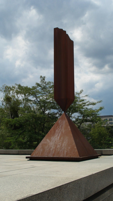 Barnett Newman: Broken Obelisk (1963)