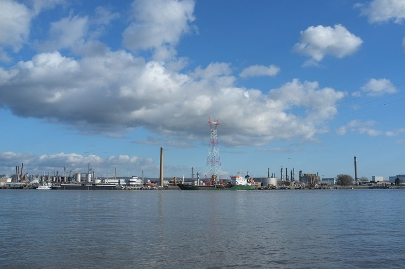 Port-Jérôme vu depuis Quillebeuf-sur-Seine Port-Jérôme vu depuis Quillebeuf-sur-Seine