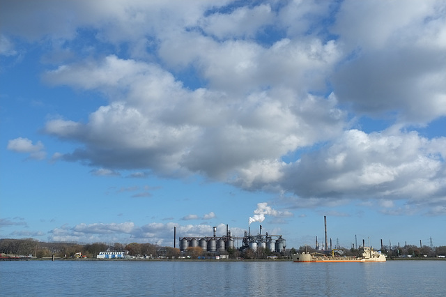 Port-Jérôme vu depuis Quillebeuf-sur-Seine