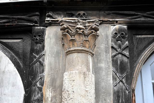 Sculptures des galeries de l'Aître Saint-Maclou à Rouen