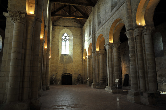 Nef de l'église abbatiale de Graville