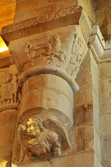 Chapiteau de l'église abbatiale de Graville