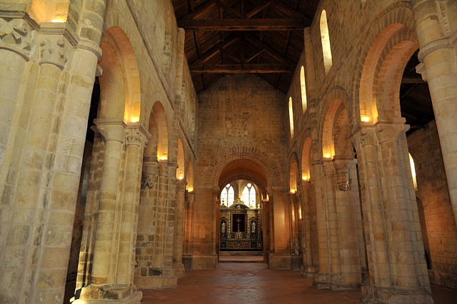 Nef de l'église abbatiale de Graville