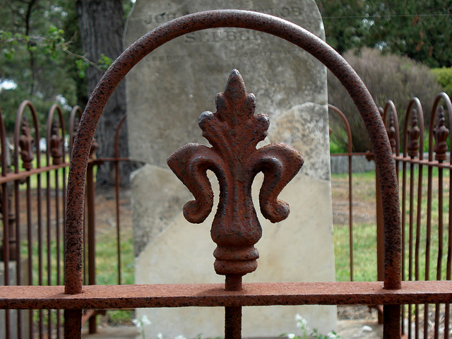 grave detail