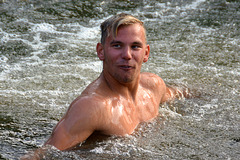 Leidens Ontzet 2013 – Fierljeppen – Swimming