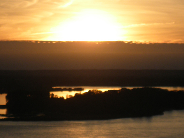 Sonnenuntergang über der Elbe