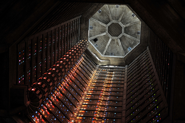 Sous la tour-lanterne de l'église St-Joseph du Havre - Seine-Maritime