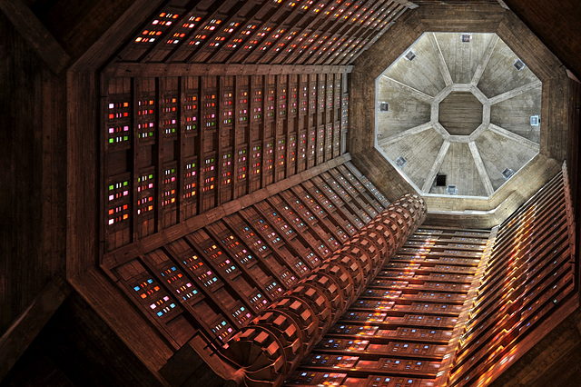 Sous la tour-lanterne de l'église St-Joseph du Havre - Seine-Maritime