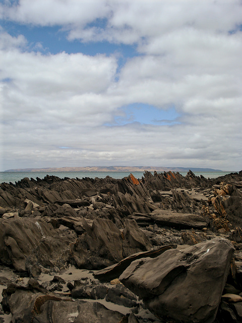 Rocky beach, Hog Bay