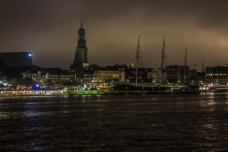 Waterkant von Steinwerder bei Nacht (015°)