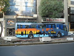 Colourful mexican bus / Couleurs mexicaines sur caoutchouc.