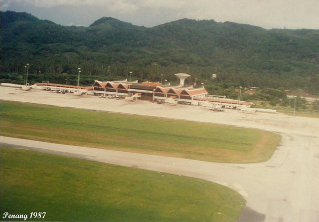 08 Penang Airport Fly-by on Approach