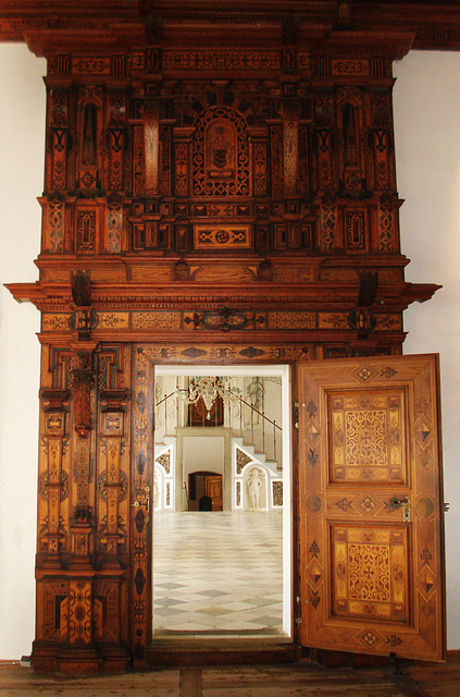 Riegersburg, Hochschloss Kronegg, Blick vom Rittersaal in den Weißen Saal