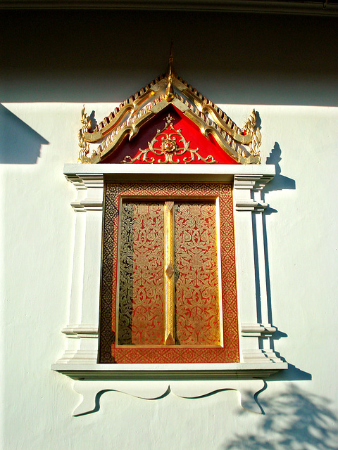 Wat Phra Singh, Viharn Luang, window