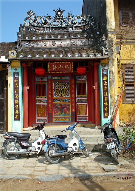 little temple with motorized demigods