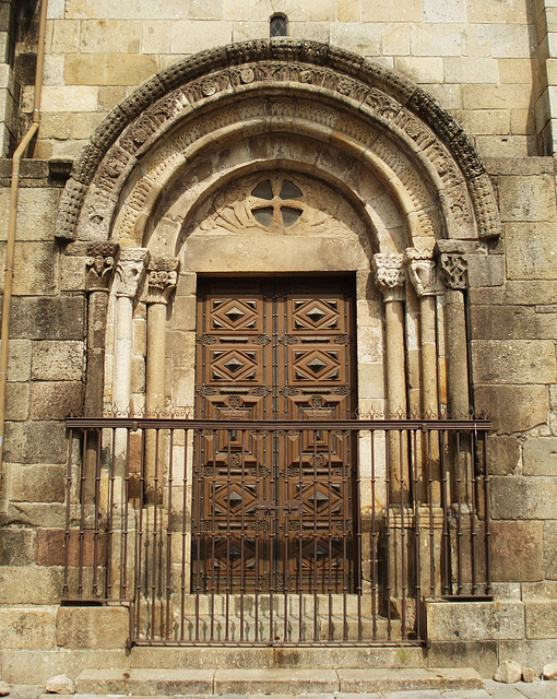 Romanic side portal, Sé