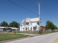 Main locust house / Maison sous haute tension.