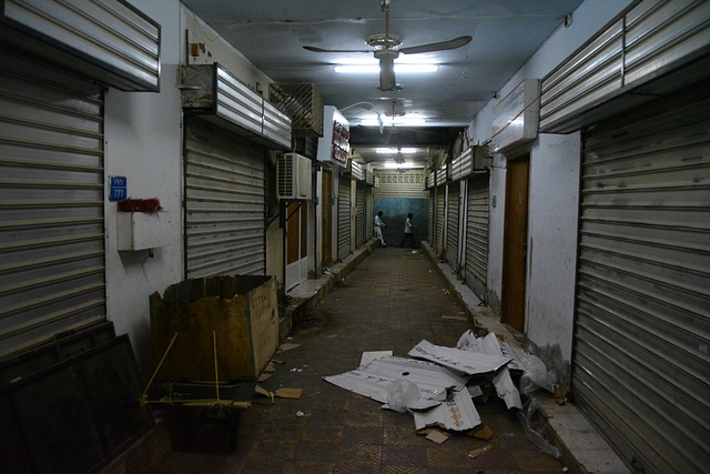 Oman 2013 – Quiet street in the souk