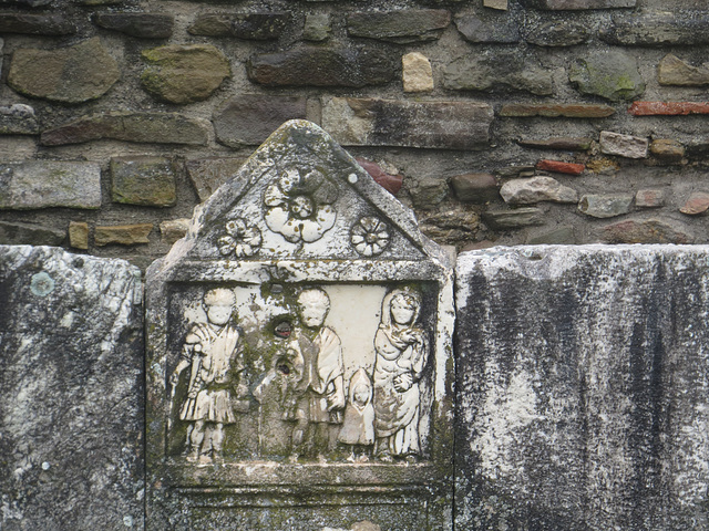 Atrium de la domus de Peristeria : portraît de famille.