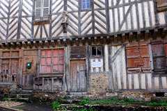 Châteaudun: Façade à pans de bois de la Maison de la Vierge