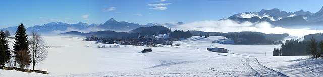 Alpenpanorama an einem sonnigen aber kalten Wintertag.  ©UdoSm