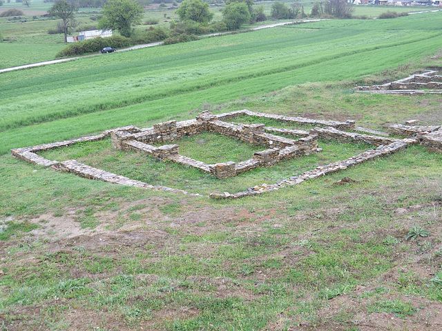 Stibera : temple à podium ?