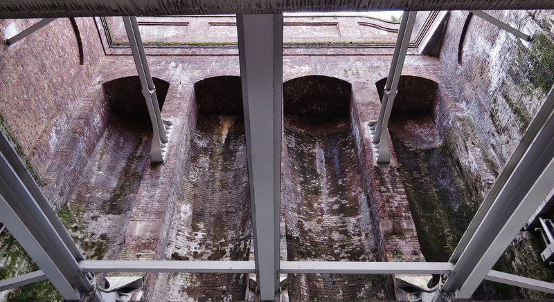 retaining wall, wapping tube station, london