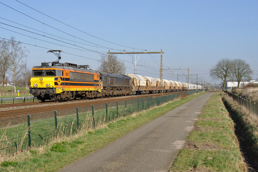 RF 4401 + 653-05 met trein 49667