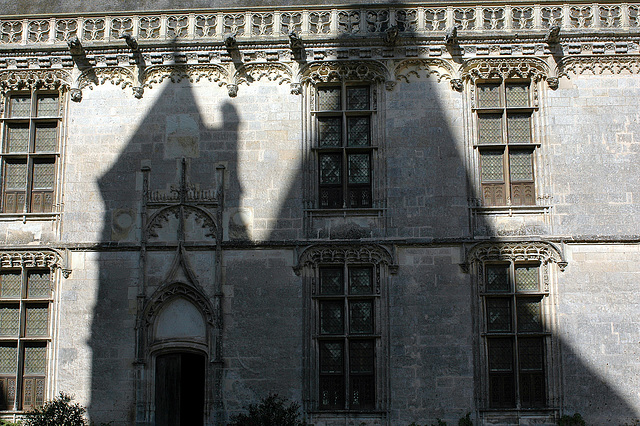 Ombre portée de la Sainte-Chapelle sur l'aile Longueville du Château de Châteaudun